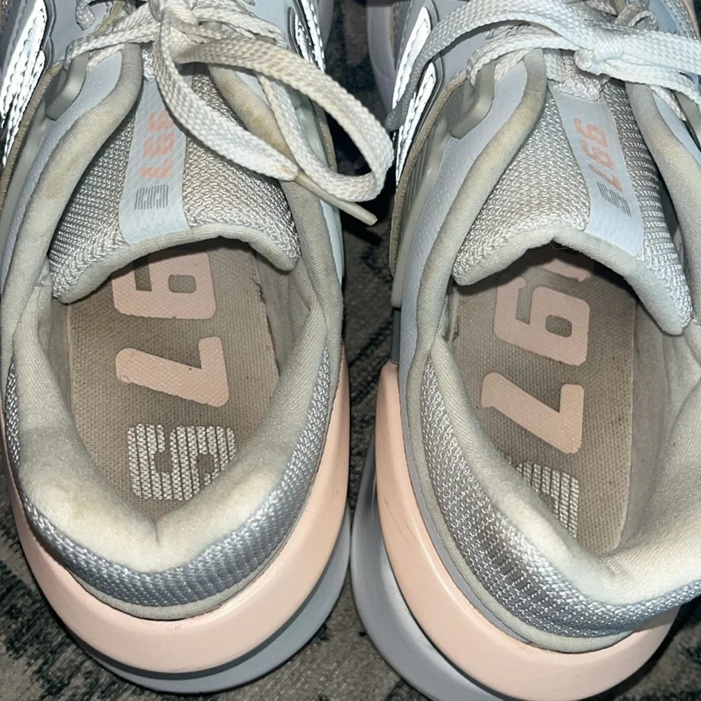 New Balance Women'997 'White Grey Pink' White and Pink Sneakers Size 7.5